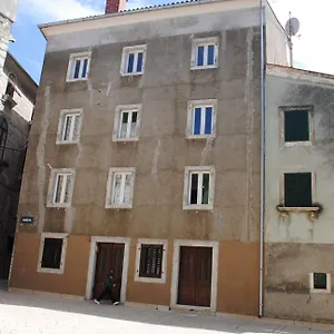 rooms-piazzetta.primorje-gorskikotar.com/